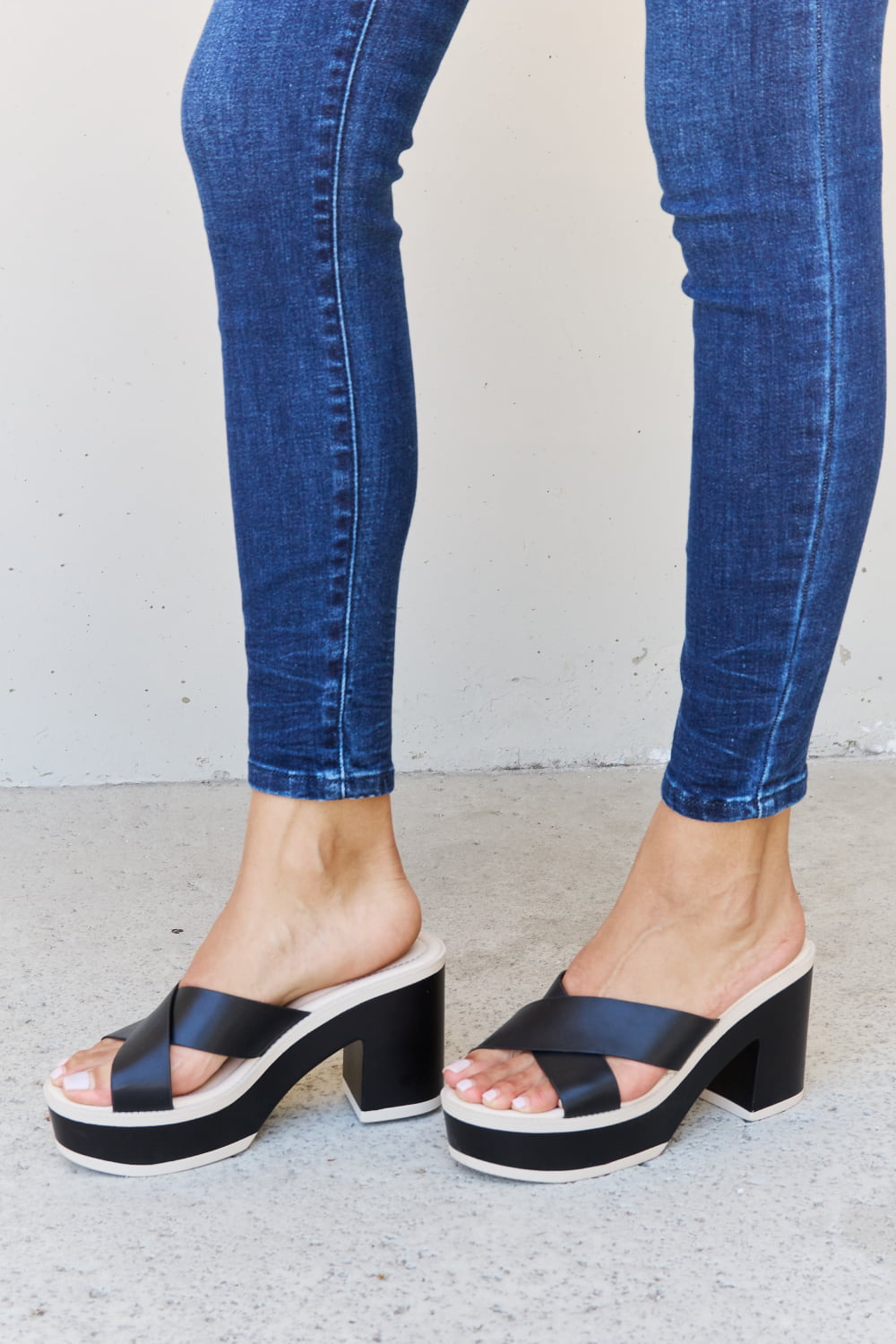 Weeboo Cherish The Moments Contrast Platform Sandals in Black